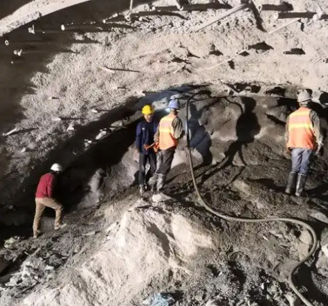 绵竹拱顶带模注浆料的施工流程及注意事项